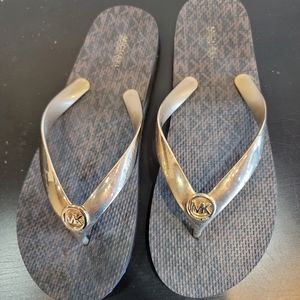 Michael kors flip flops